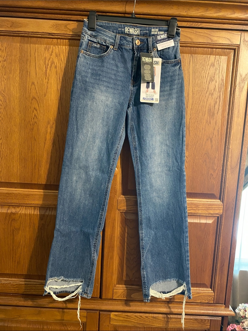 Rewash Women's Medium Blue Straight-Leg Jeans with Distressed Raw Hem